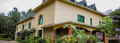 Karen Inn And Suites