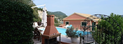 Akis Apartments