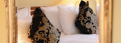 Ambassade Hotel