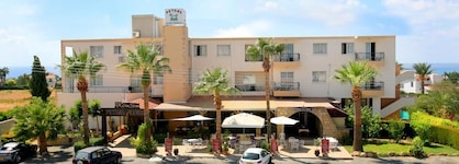 Petsas Apartments & Tavern