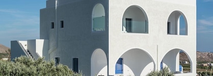 Aspronisi Luxury Villa