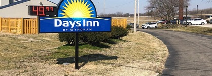 Days Inn & Suites By Wyndham Caseyville