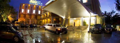 Avenue 64 Hotel