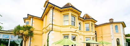 Oyo Crofton House Hotel