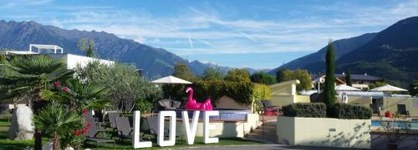 Schlosshof Charme Resort – Hotel & Camping