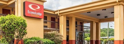 Econo Lodge Inn & Suites