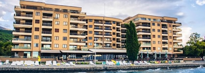 Park Lakeside Hotel