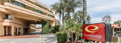 Econo Lodge Inn & Suites