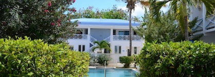 Shoal Bay Villas