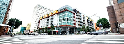 Ginosi Wilshire Apartel
