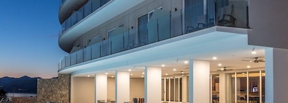 Royal Blue Hotel