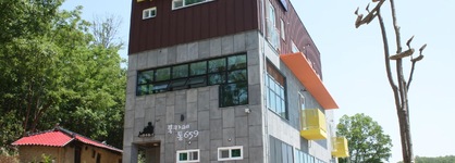 Andong Poong-Gyung Hostel N Library