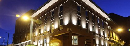 Maverick Hotel & Student Lodge