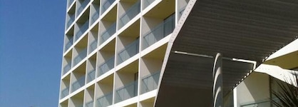 Ramada By Wyndham Acapulco Hotel & Suites