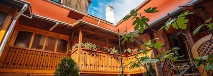 La Teo Pensiune Si Pivnita