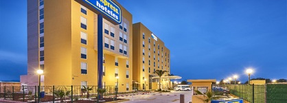 City Express Celaya Galerias