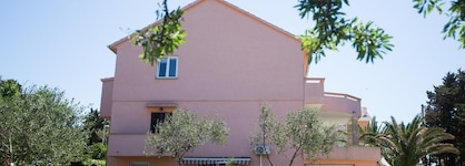 Apartments Lola