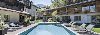 Presulis Hideaway Apartments & Restaurant
