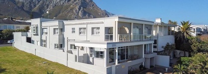 Hermanus Beachfront Lodge