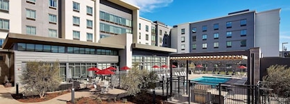 Hampton Inn Long Beach Airport