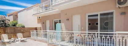 Nikos & Maria Studios