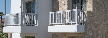 White Pearls Luxury Suites - Adults Only