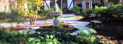 Tudor Oaks Inn