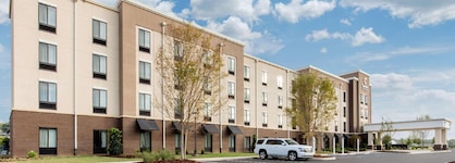 Comfort Inn & Suites At Crossplex Village