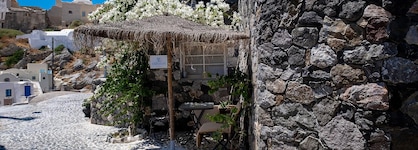 Rock Villas - Emporio | Pool, Jacuzzi, Castle View