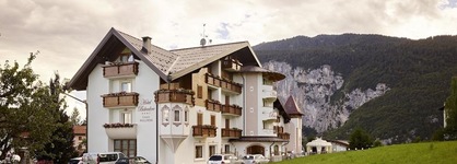 Hotel Belvedere & Paradise Club Center