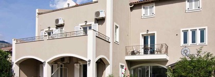 Notos Studios & Apartments