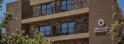 Petousis Hotel & Suites