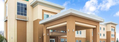 La Quinta Inn & Suites By Wyndham Gonzales Tx