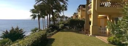 Grand Front Line Location Apartment- Heated Pool