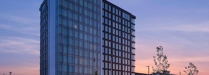 Renaissance Milwaukee West Hotel