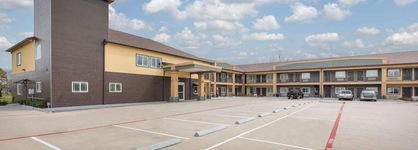 Days Inn & Suites By Wyndham La Porte