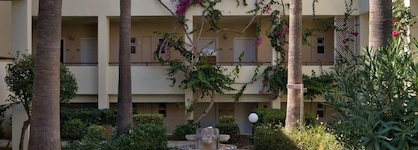 Pearl Beach Apartments
