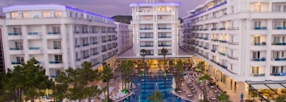 Grand Blue Fafa Resort & Spa
