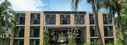 Nomads Hotel Hostel & Beach Club