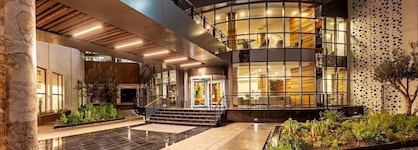 Novel Centre Point Hotel
