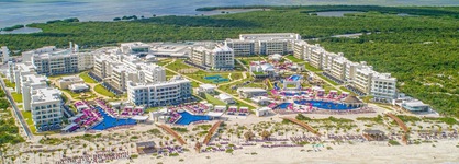 Planet Hollywood Cancun by Royalton