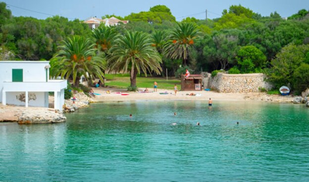 Perto de Ciutadella, esta zona turística é conhecida por turistas nacionais e internacionais que tod: Terra de sonho