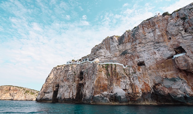 Cala en Porter: Enseada lendária