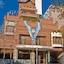 Reina Victoria Suites & Towers