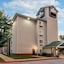 Hometowne Studios & Suites By Red Roof Bentonville