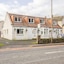 Oyo Arden Guest House, Craigmillar Castle Edinburgh