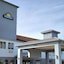 Days Inn & Suites By Wyndham Pasadena