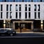 Burbury Hotel & Apartments