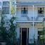 Captain's Retreat Apartments and Cottages