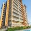 Oaks Redcliffe Mon Komo Suites